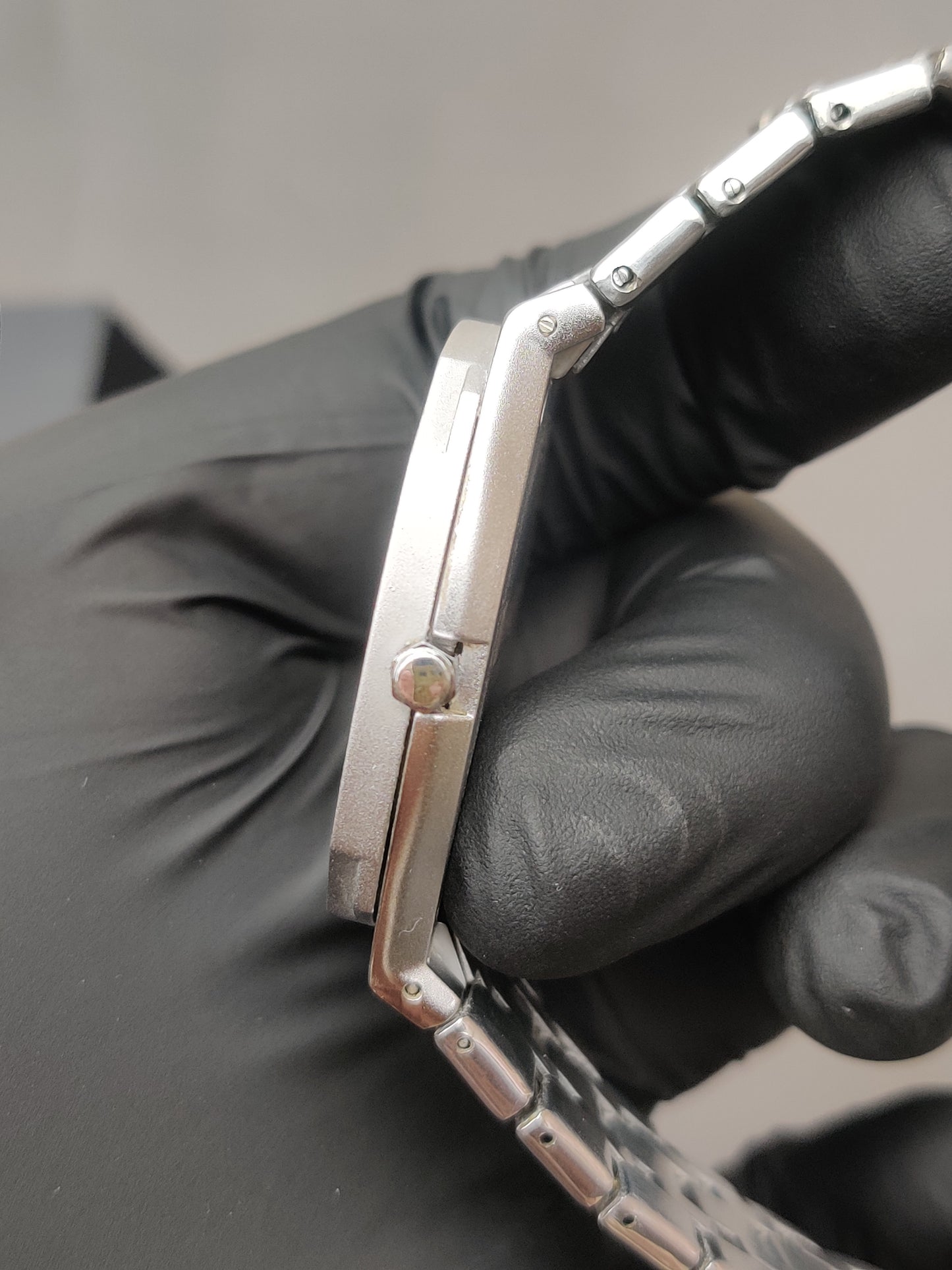 Maimashi Slimline Quartz – Black Dial with Silver Chain