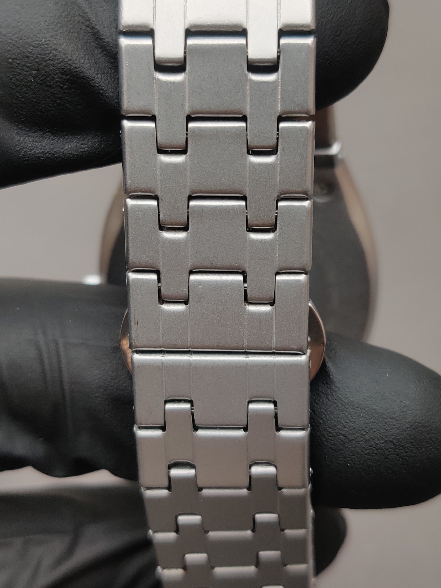 Maimashi Slimline Quartz – Black Dial with Silver Chain