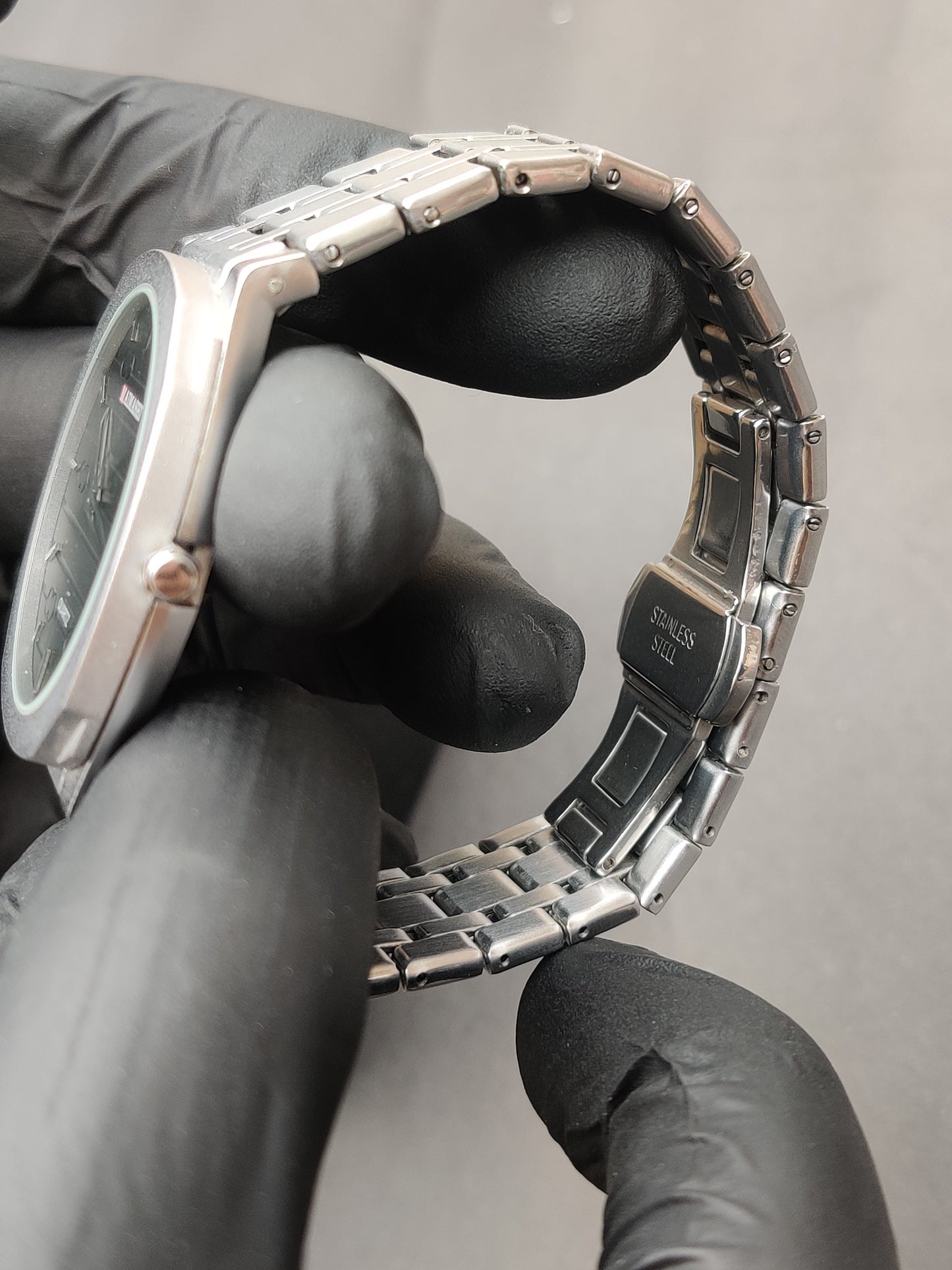 Maimashi Slimline Quartz – Black Dial with Silver Chain